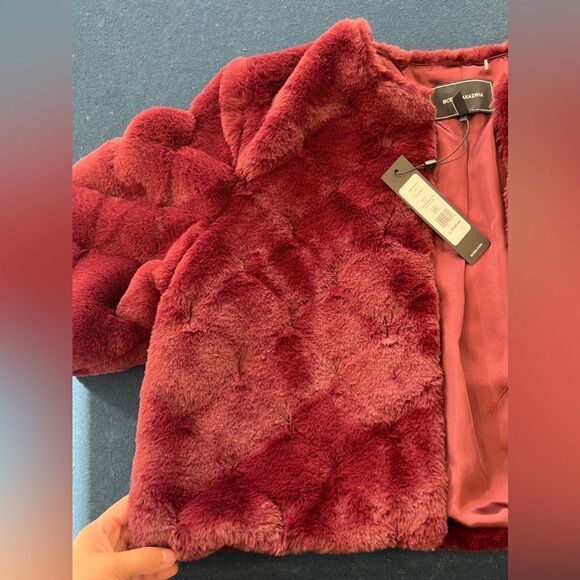 BCBG Max Azria Faux Fur Cropped Jacket-Wine Red 
Trendy Color🔥🔥 - Picture 9 of 10